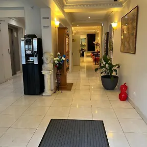 Hotel 121, Parijs